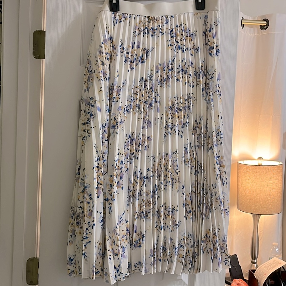 New skirt Vince Camuto- ivory lavender and blue